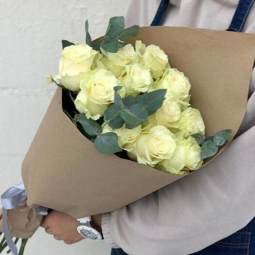 11 rosas blancas