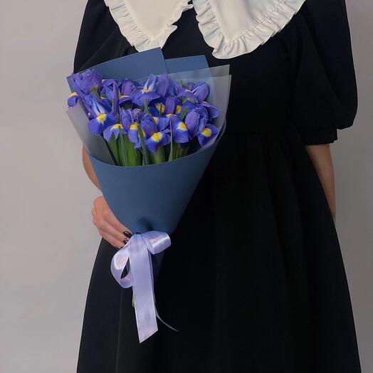 15 синих ирисов