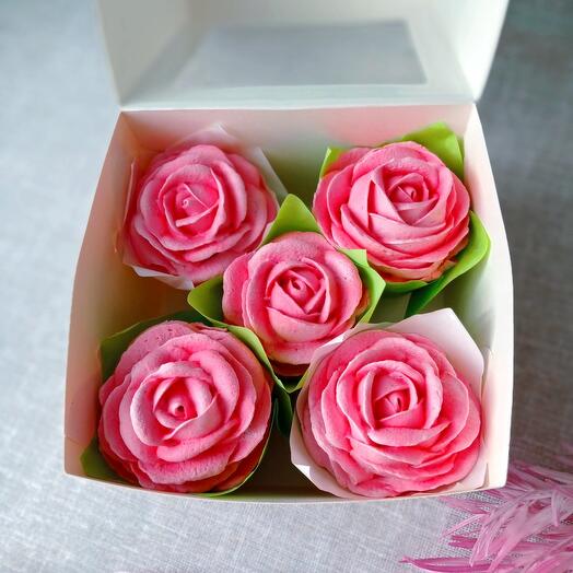 Marshmallow roses in a box for a friend