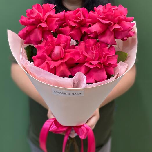 Букет из ярких французских роз