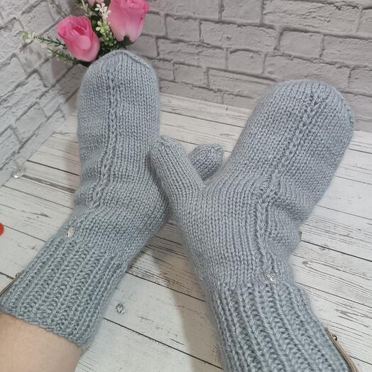 Варежки женские в сером цвете ручной работы