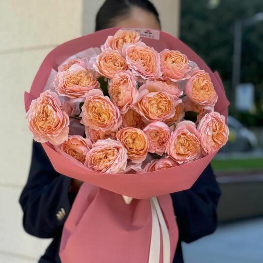 Букет из 5 пионовидных роз с эвкалиптом