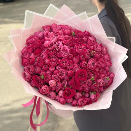 Букет ярких кустовых роз,51шт
