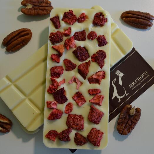 Шоколад белый клубника