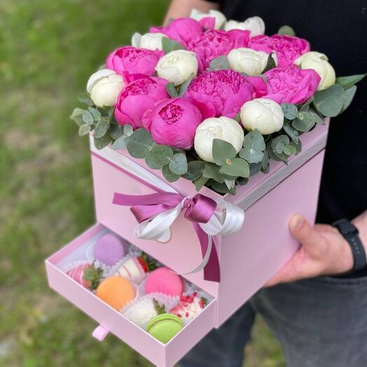 Цветы в коробке Шкатулка большая с пионами
