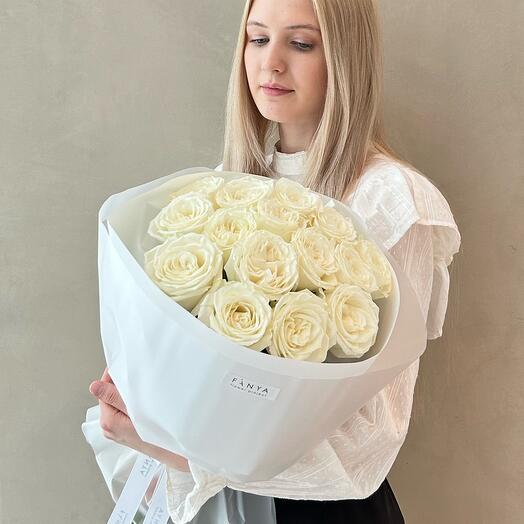 Monobucket of peony-shaped roses 15 pieces
