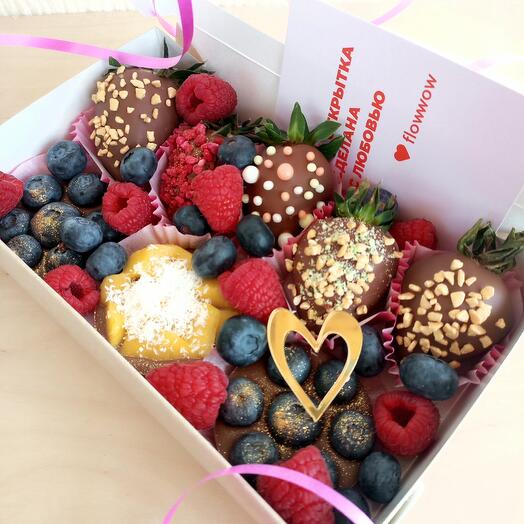 Клубника 🍓 в шоколаде с ягодами 🫐