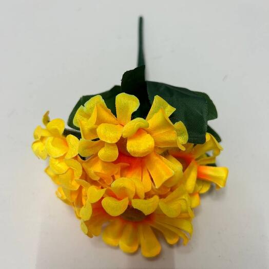 Искусственные ромашки