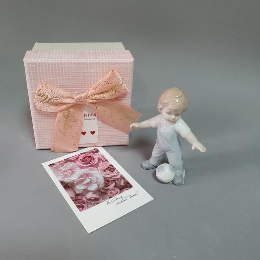 Статуэтка " Маленький футболист" в подарочной коробке