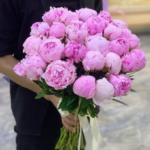 Bouquet of pink peonies