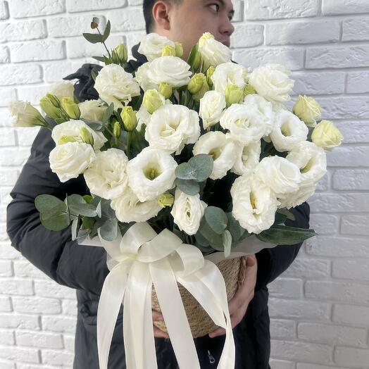 Корзина с цветами нежностью