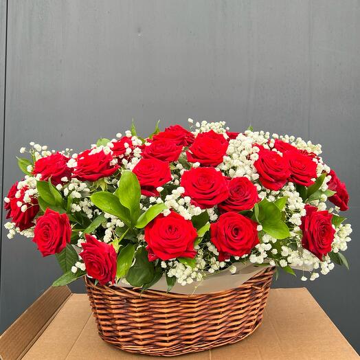 Прекрасная корзина из роз😍 (шарик в подарок 🎁)