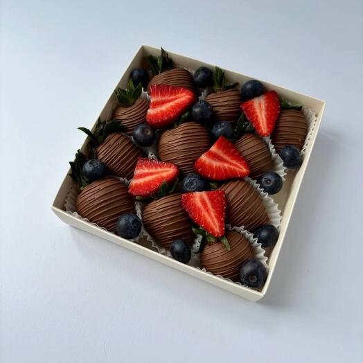 Клубника в шоколаде «ChocoLike» 9-12 ягод