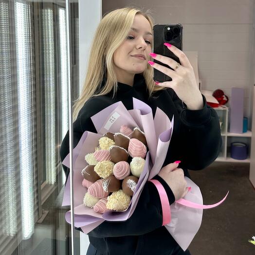 Букет «Феерия» из клубники в шоколаде
