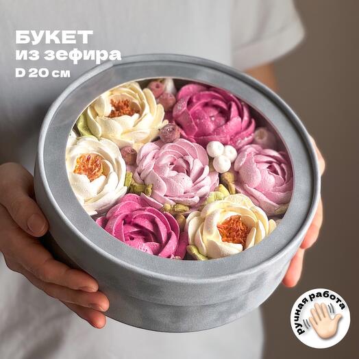Подарок девушке из пионов