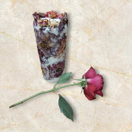 NATURAL DRIED FLOWERS IN PURITY CANDLE WITH A ROSE