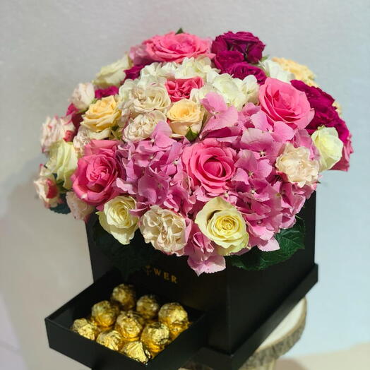 HYDRANGIA    MIX ROSES  CHOLITE 9 PCS IN A BOX