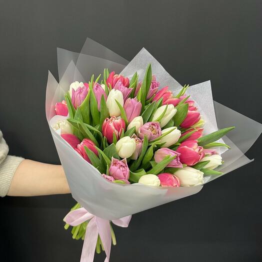 25 пионовидных тюльпанов
