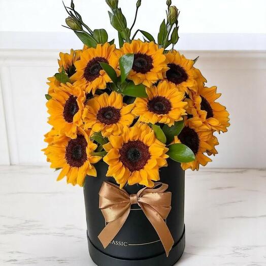 Athena Box with 30 Sunflowers – Luxurious Sunflower Arrangement in Black Hat Box