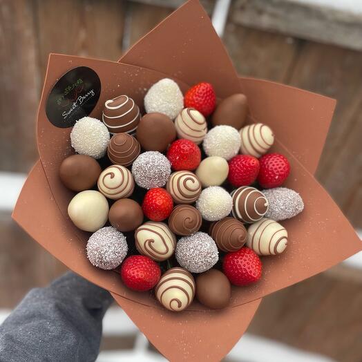 Sweet bouquet of strawberries in Belgian chocolate "Creamy ice cream"