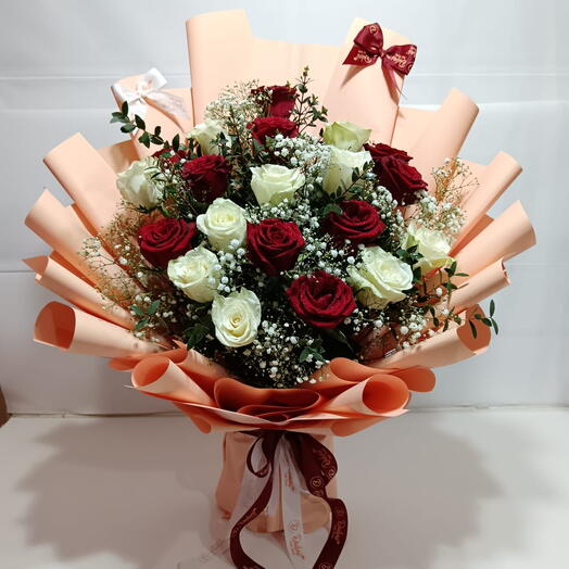 Red N White Roses Bouquet