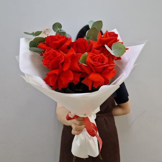Bouquet of 5 pieces of red French rose