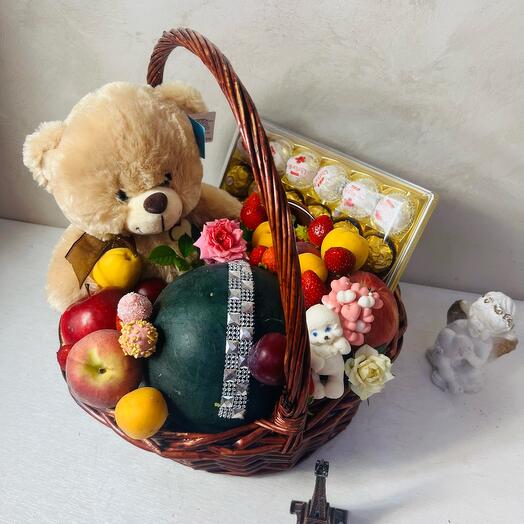 Корзина фруктами , мишкой