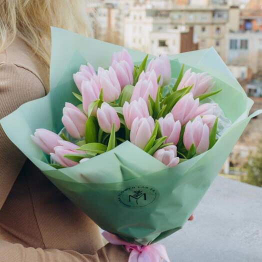 25 pink tulips