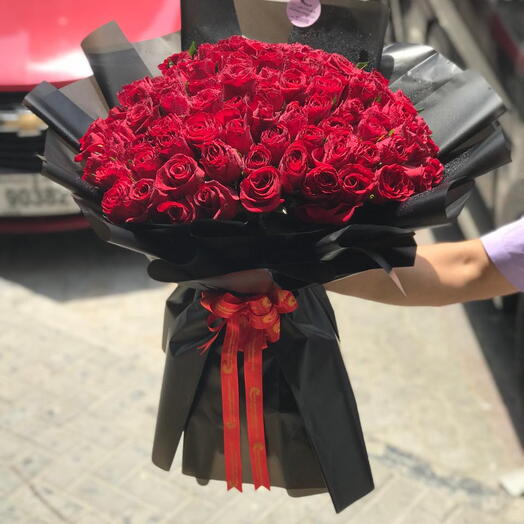 Love for Valentine: 100 stems of red roses in a black wrapping