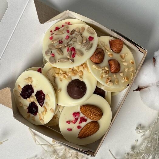 Шоколад ручной работы белые каллеты 10 штук