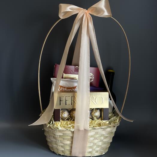 Подарочный набор «Вино и сладости»: подарок для родных и близких на праздник, день рождения, юбилей