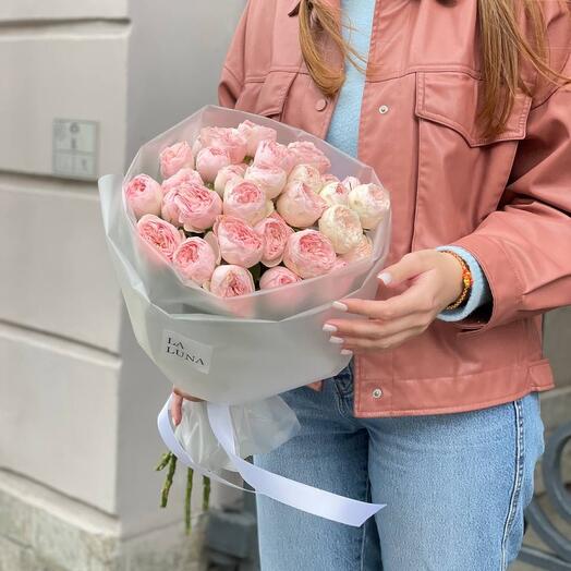 A bouquet of premium bush roses