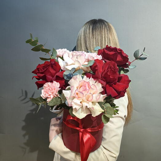 Flowers in a box 🔥 "Samson mini" (French rose, dianthus / carnation, eucalyptus)