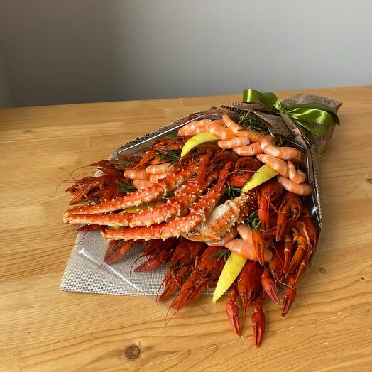 Мужской букет с конечностью камчатского краба