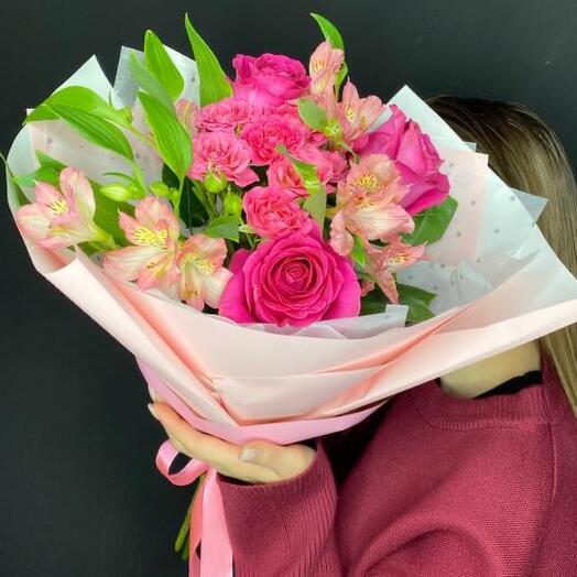 Pink bouquet of roses and alstroemeria | flower delivery in Ufa