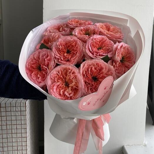 A bouquet of 11 peony-shaped Mandarin Expression roses.