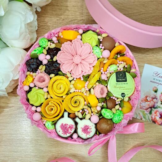 Подарочная коробочка с сухофруктами, орехами и конфетами учителю