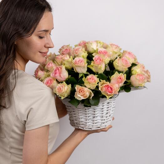 51 розовая с кремовым роза Top Gear в корзине