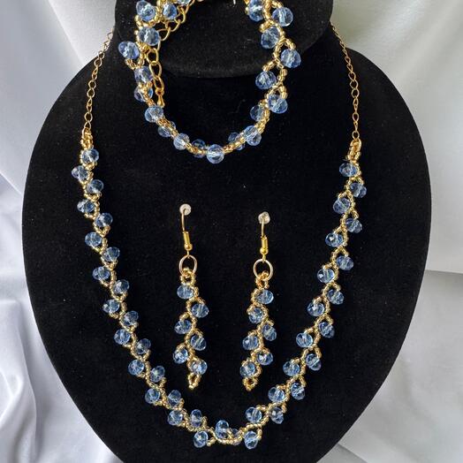 Комплект "Веточки" (колье, браслет, серьги) имитация под камень "Голубой сапфир" с золотом