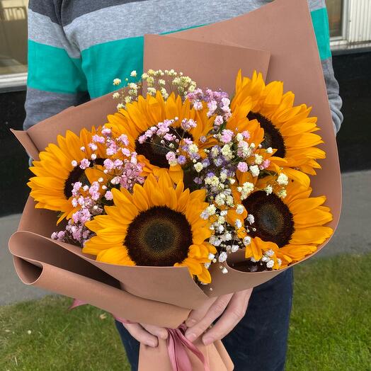 Букет подсолнухов с радужной гипсофилой 🌻