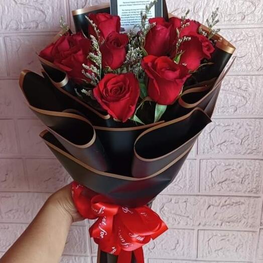 Red roses bouquet with special balloons
