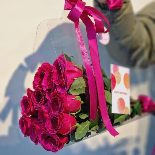 Букет из 11 роз в переносной сумочке