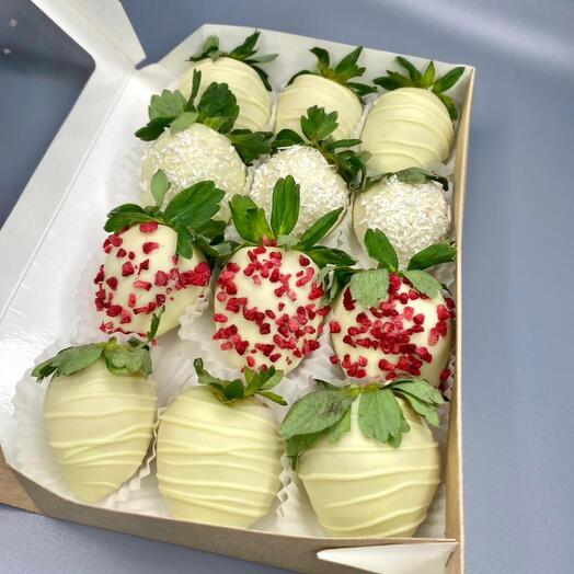 Клубника в белом шоколаде набор
