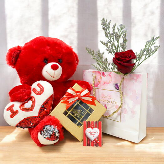 Valentine Love set with Golden Belgium chocolate Box