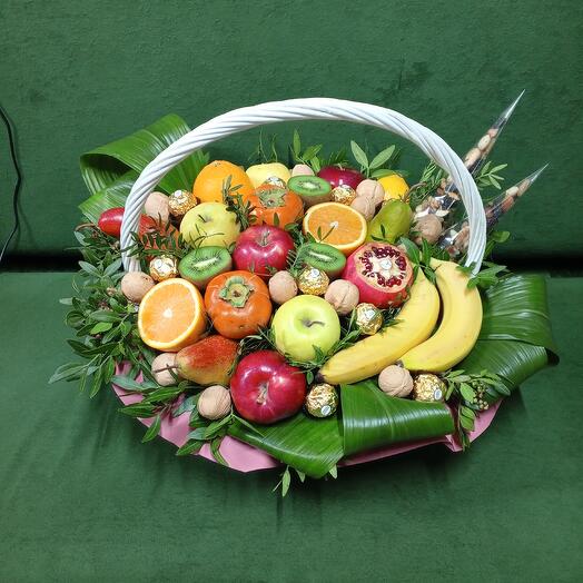 Корзина с фруктами