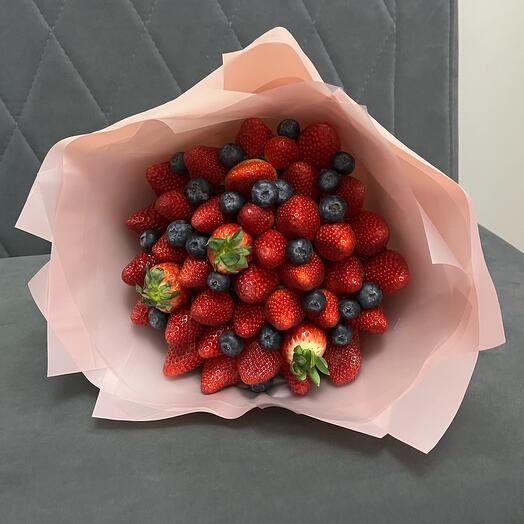 Bouquet of strawberries