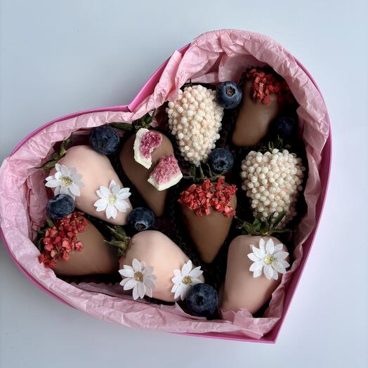 Клубника в бельгийском шоколаде 💞 сердце ( 9-12 ягод )