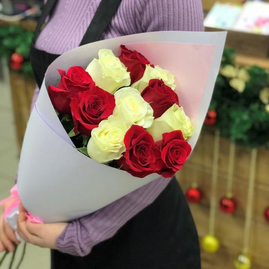 A bouquet of 11 roses