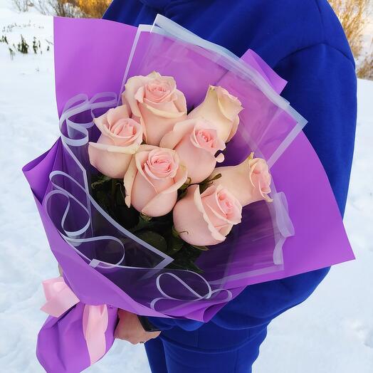 Розовые розы