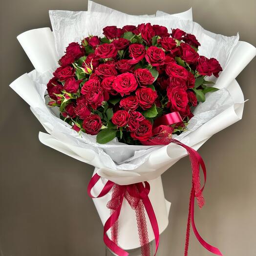 Букет из красной кустовой розы (21 шт)